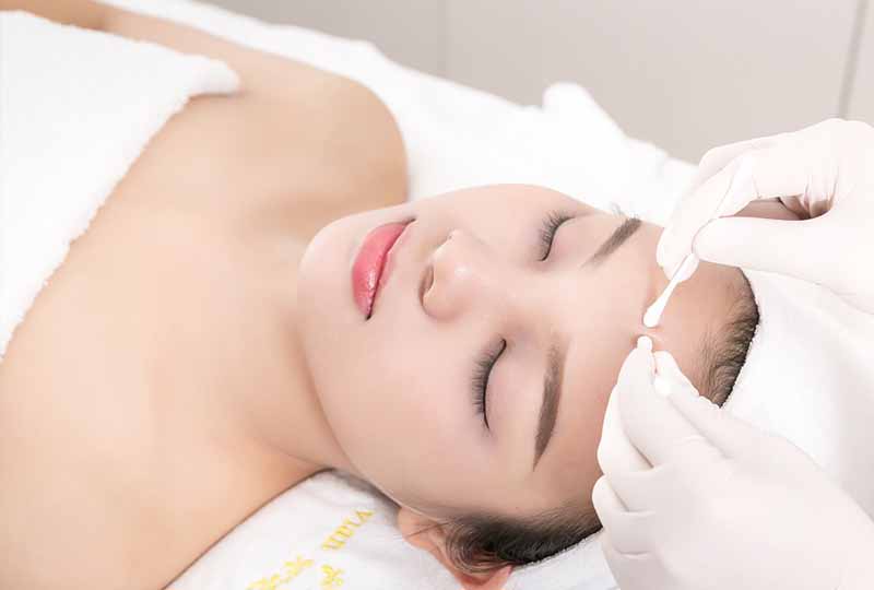 Gia công kem trị thâm mụn cho da dầu